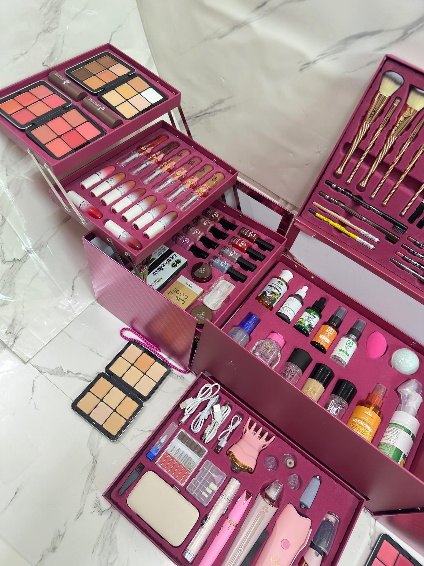 Ultimate Deluxe Bridal Vanity Makeup Trunk Set image 3
